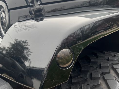 Used 2016 Jeep Wrangler Unlimited Sahara w/ Connectivity Group image 15