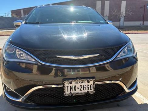 Used 2019 Chrysler Pacifica Limited image 5