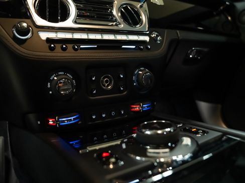 Used 2015 Rolls-Royce Wraith image 20