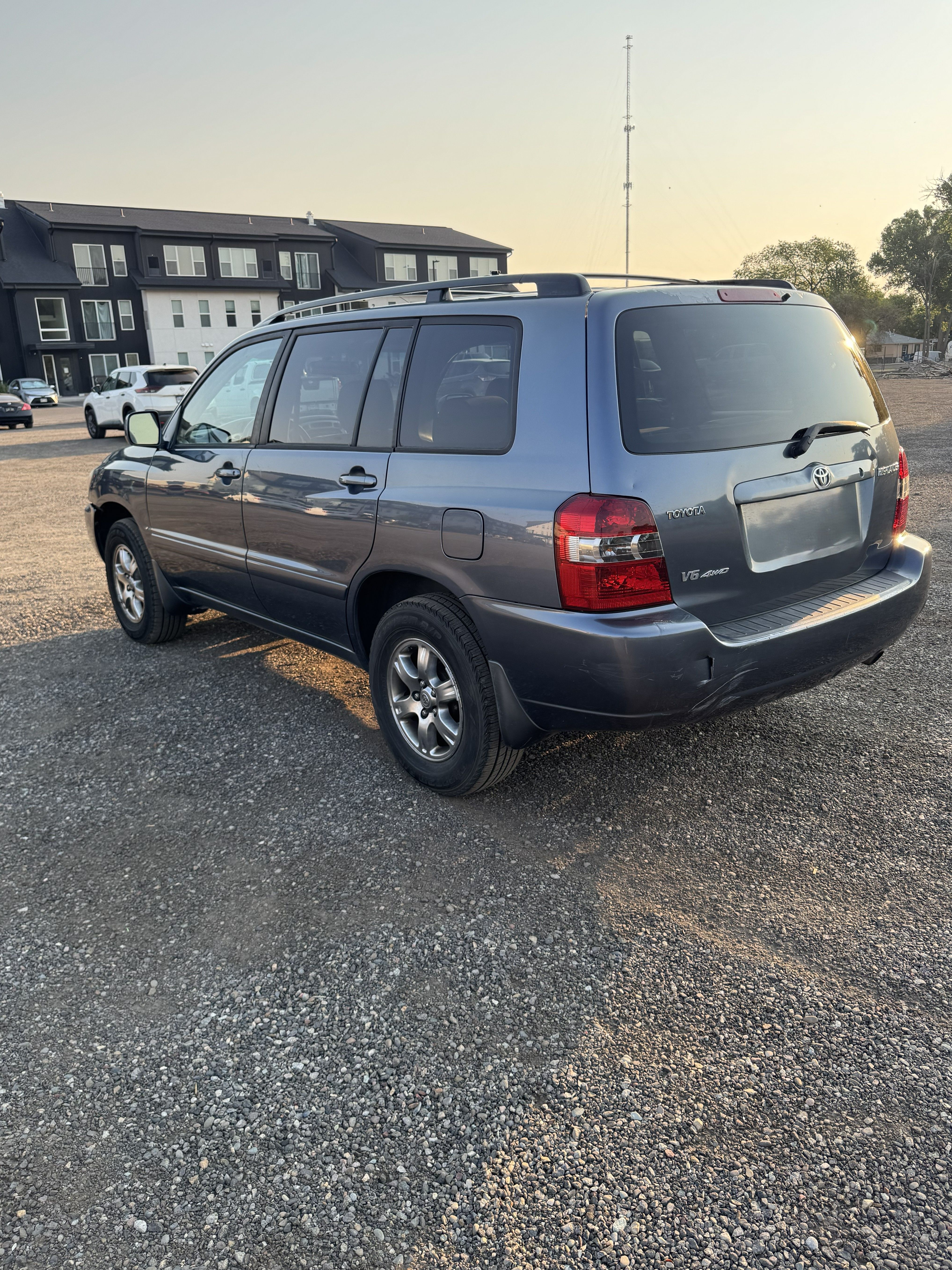 Used 2005 Toyota Highlander 4WD V6 w/ 3rd Row image 5