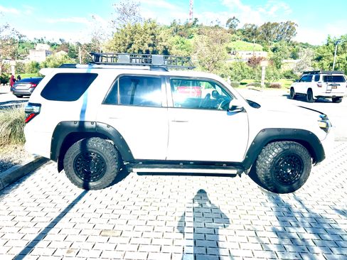 Used 2016 Toyota 4Runner SR5 image 2