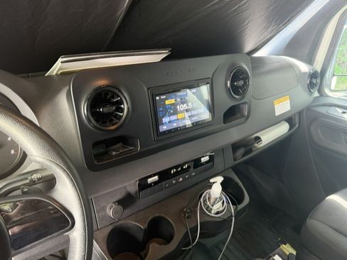 Used 2019 Mercedes-Benz Sprinter 144 image 6