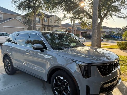 Used 2025 Kia Sorento S w/ Panoramic Sunroof Package image 2