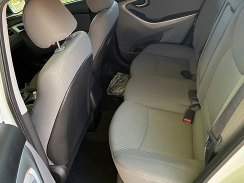 Used 2014 Hyundai Elantra SE w/ Option Group 02 FWD image 5
