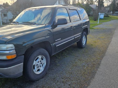 Used 2001 Chevrolet Tahoe LS w/ LS Preferred Equipment Group image 2