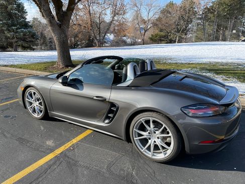Used 2017 Porsche 718 Boxster image 9
