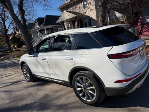 Used 2021 Lincoln Corsair AWD w/ Premium Package image 4