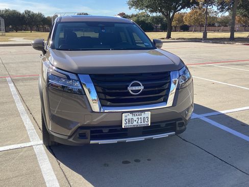 Used 2023 Nissan Pathfinder Platinum w/ Cargo Package image 21