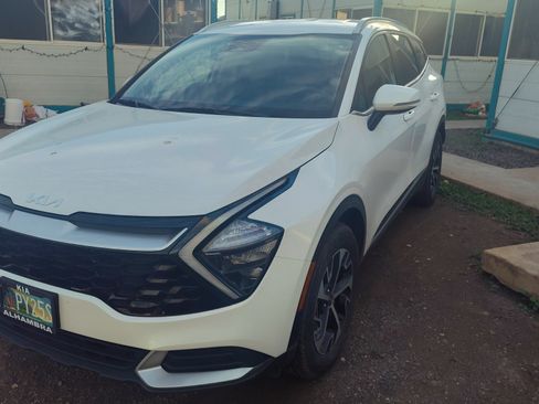 Used 2023 Kia Sportage EX image 2