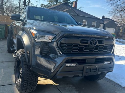 Used 2025 Toyota Tacoma TRD Off-Road w/ TRD Off Road Upgrade Package image 6