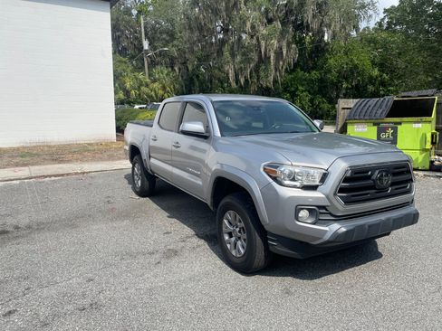 Used 2018 Toyota Tacoma SR5 RWD image 4