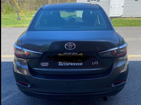 Used 2018 Toyota Yaris iA image 4