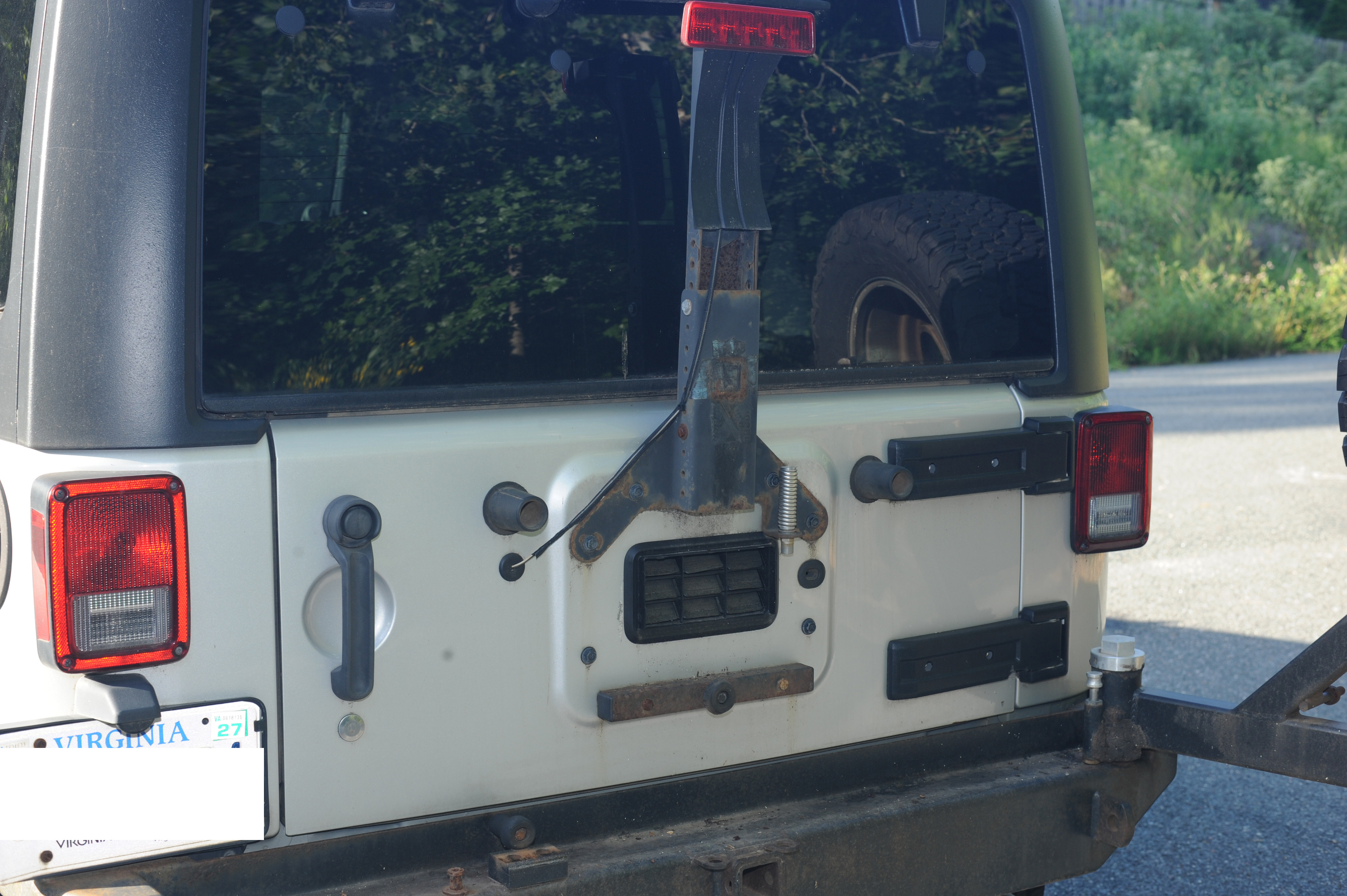 Used 2011 Jeep Wrangler Unlimited Rubicon w/ Connectivity Group AWD/4WD image 8