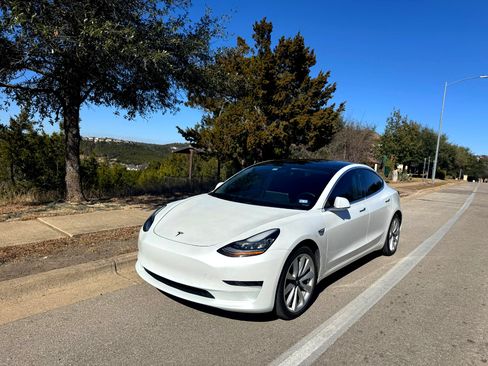 Used 2020 Tesla Model 3 Long Range image 4