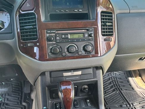 Used 2006 Mitsubishi Montero Limited AWD/4WD image 10