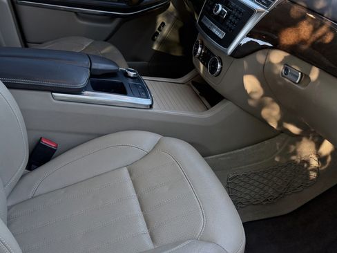 Used 2014 Mercedes-Benz GL 450 4MATIC image 15