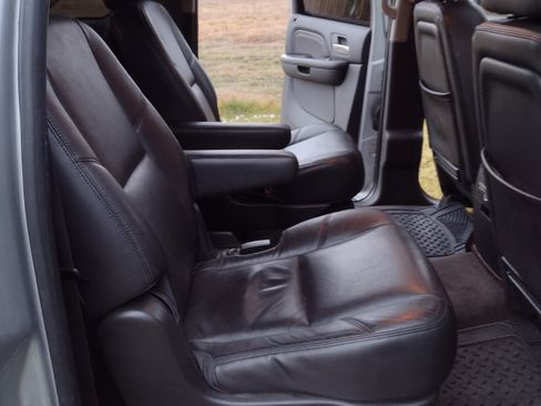 Used 2013 Cadillac Escalade ESV Premium image 19