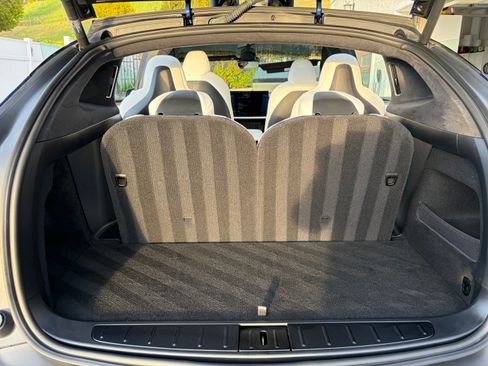 Used 2022 Tesla Model X image 16
