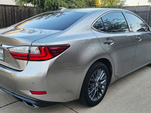 Used 2018 Lexus ES 350 w/ Navigation System Package image 10