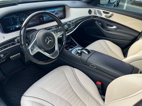Used 2020 Mercedes-Benz S 560 4MATIC Sedan image 2
