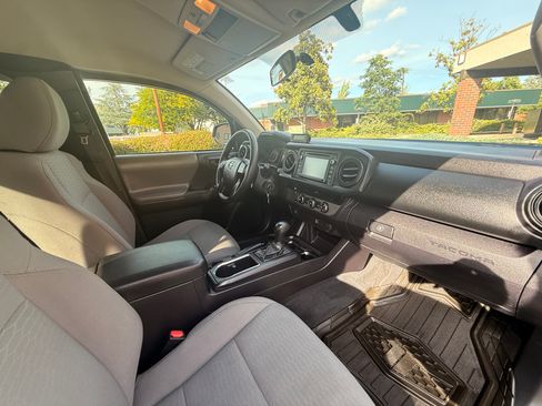 Used 2016 Toyota Tacoma SR w/ SR Convenience Package RWD image 17