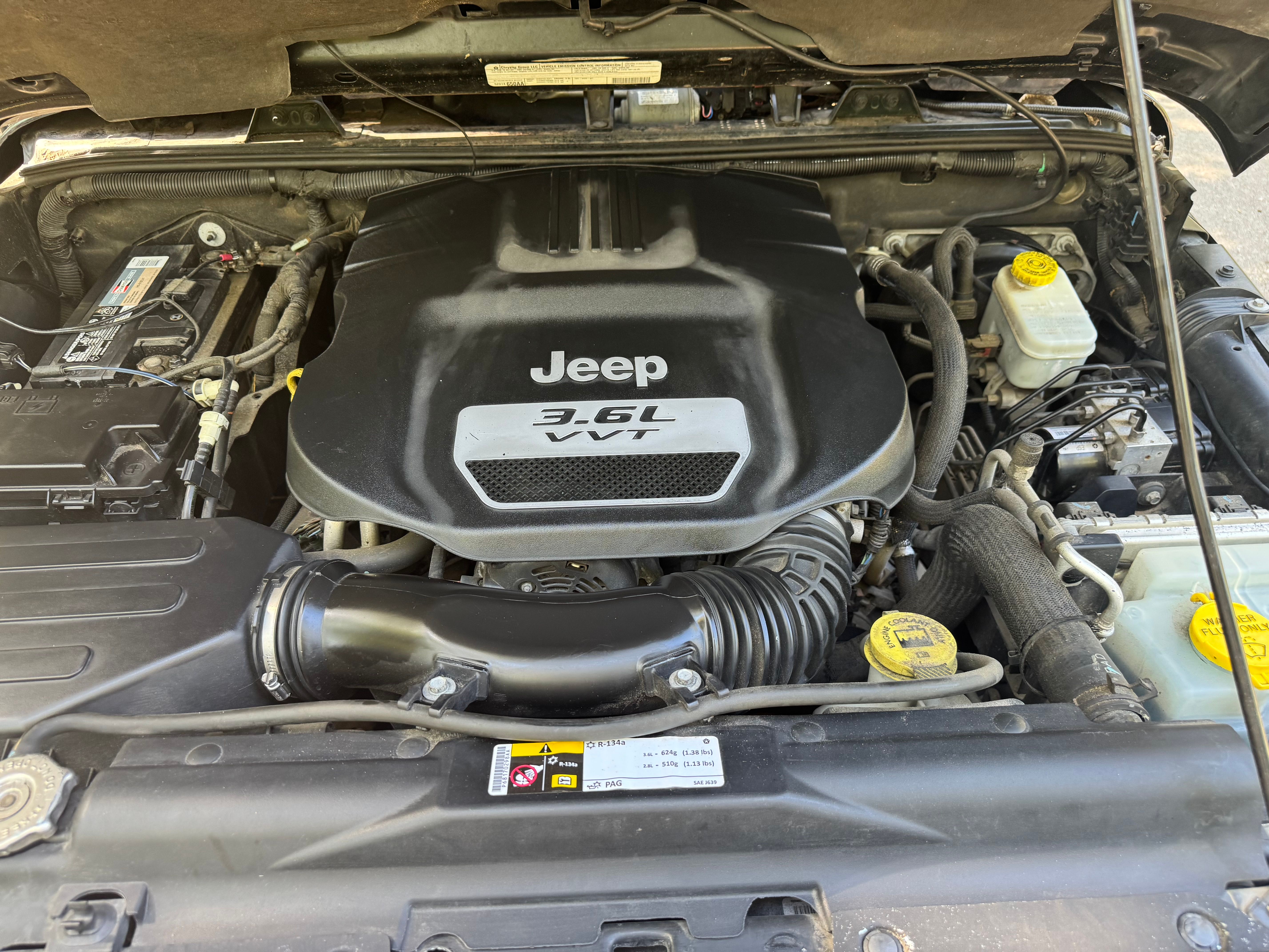 Used 2012 Jeep Wrangler Unlimited Sahara w/ Connectivity Group AWD/4WD image 19