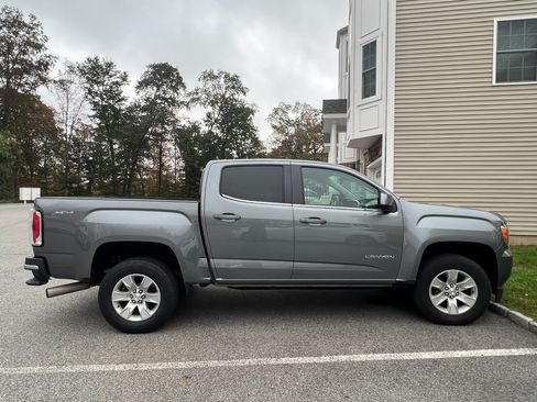 Used 2018 GMC Canyon SLE w/ SLE Convenience Package image 2