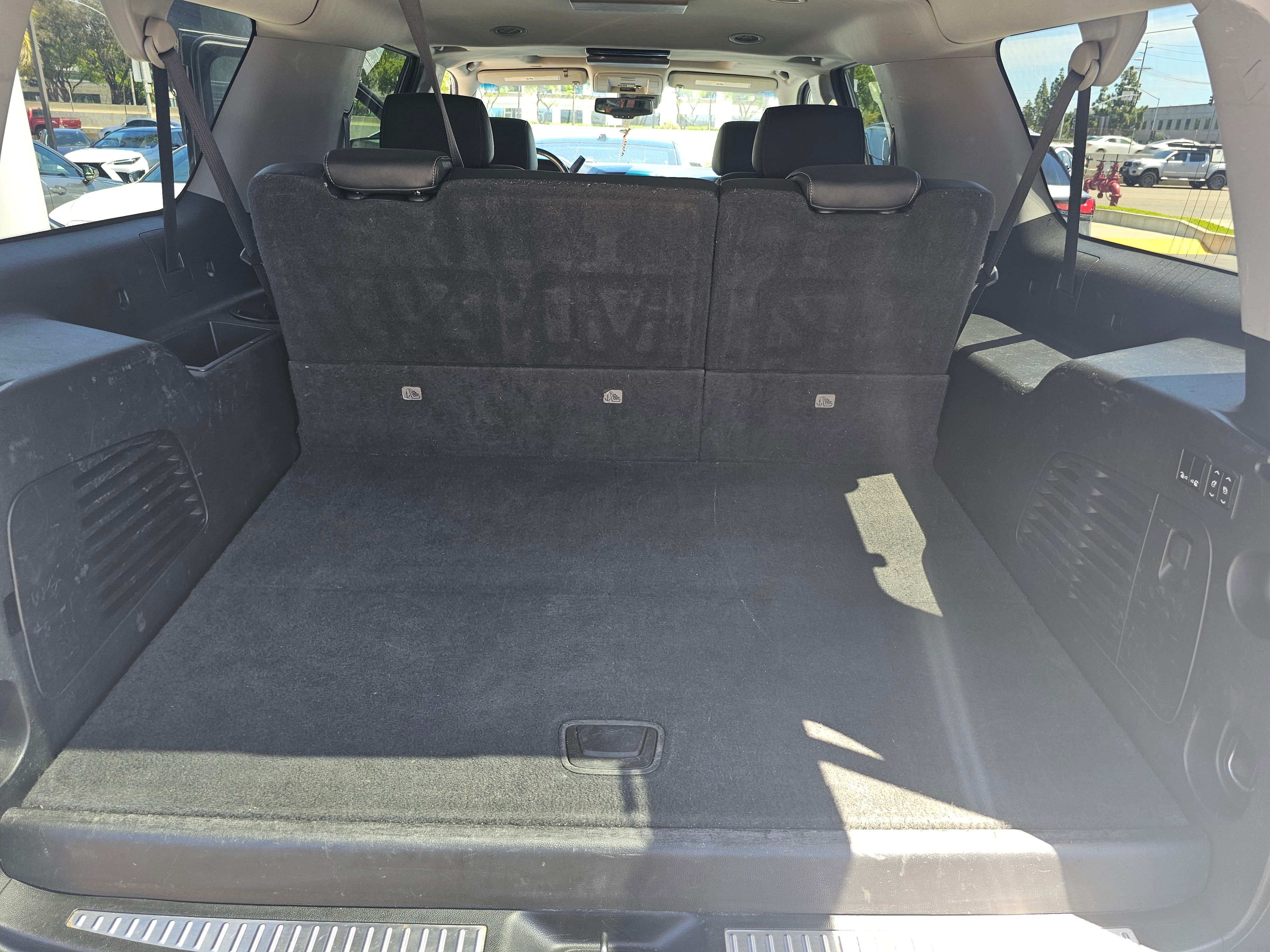 Used 2018 Chevrolet Suburban LT RWD image 13