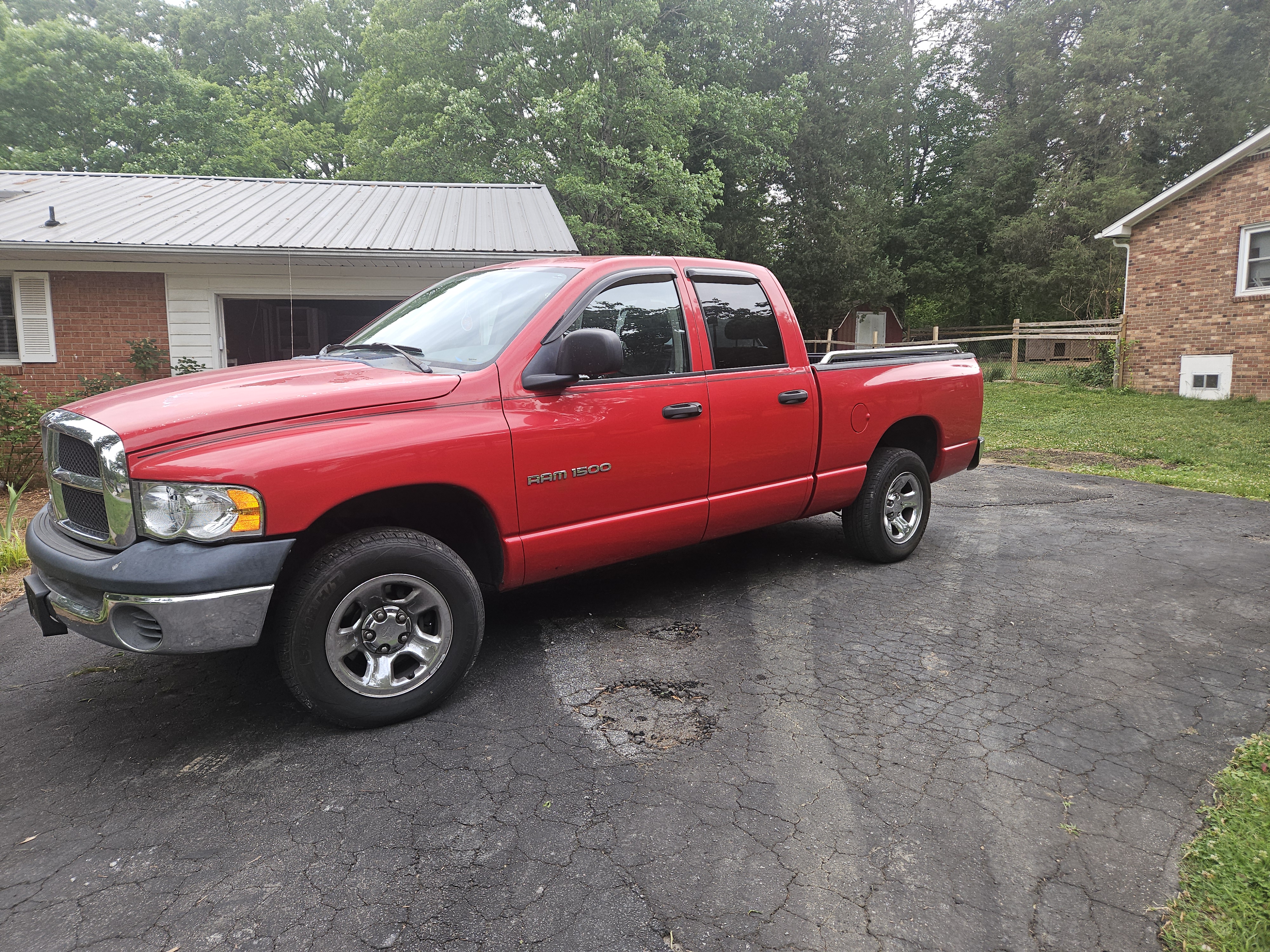 Used 2005 Dodge Ram 1500 Truck ST RWD image 2