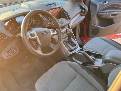 Used 2016 Ford Escape SE w/ Equipment Group 201A image 8