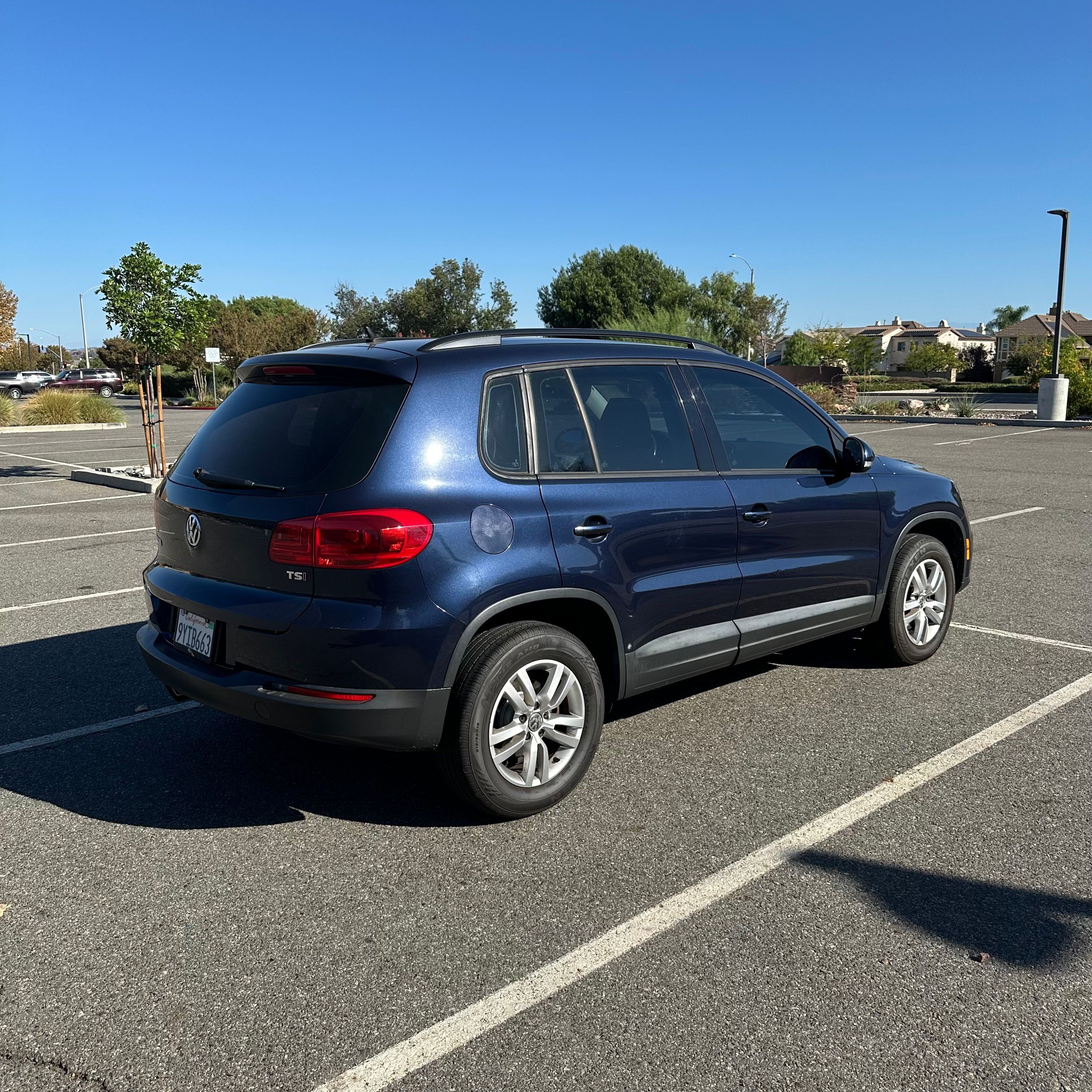 Used 2016 Volkswagen Tiguan S FWD image 4