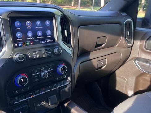 Used 2022 Chevrolet Silverado 2500 LTZ w/ LTZ Plus Package image 9