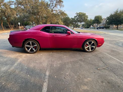 Used 2010 Dodge Challenger SRT8 w/ Furious Fuchsia Group RWD image 4