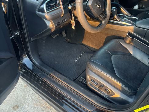 Used 2018 Toyota Camry XSE image 5