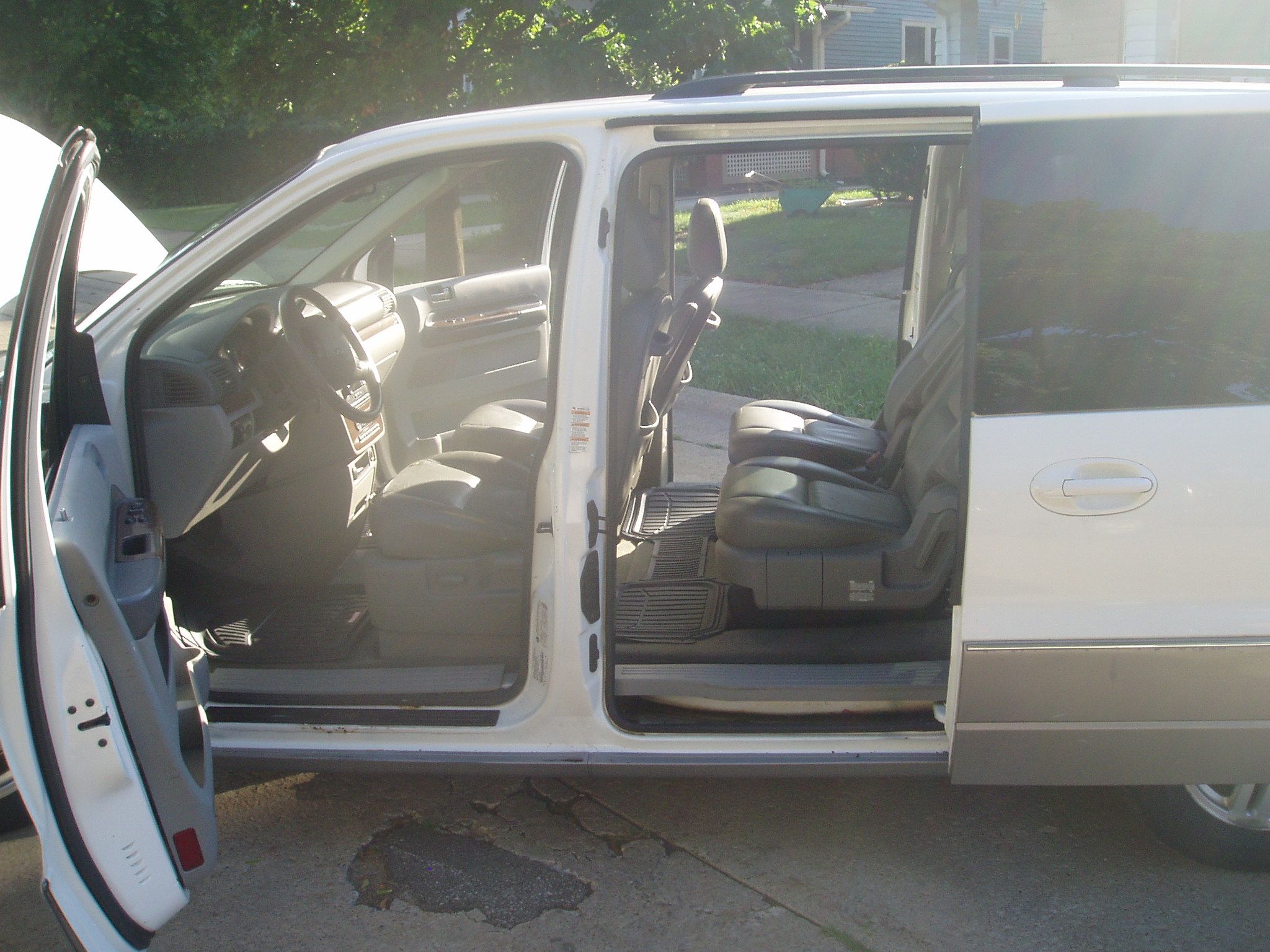 Used 2005 Ford Freestar Limited FWD image 9