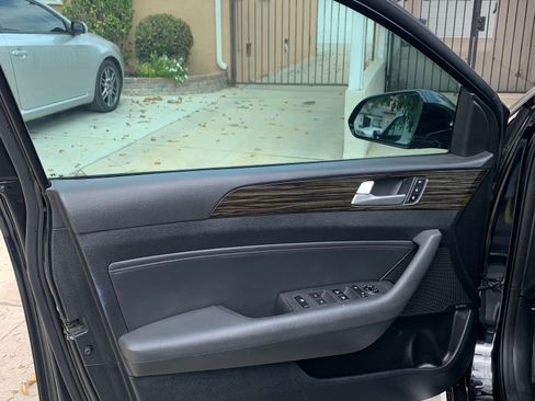 Used 2016 Hyundai Sonata Limited w/ Option Group 05 image 9