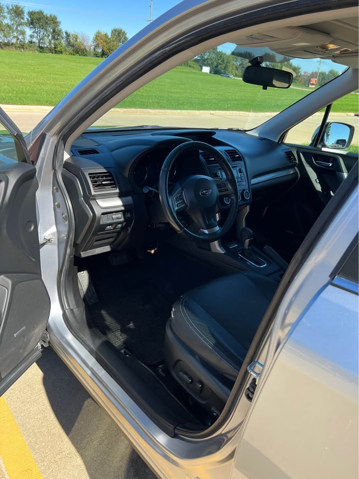 Used 2015 Subaru Forester 2.5i Touring AWD/4WD image 6