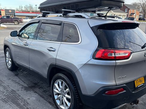 Used 2016 Jeep Cherokee Limited image 8