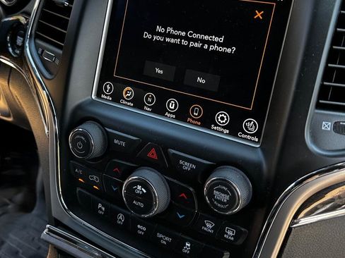 Used 2018 Jeep Grand Cherokee Trailhawk w/ Trailhawk Luxury Group AWD/4WD image 12