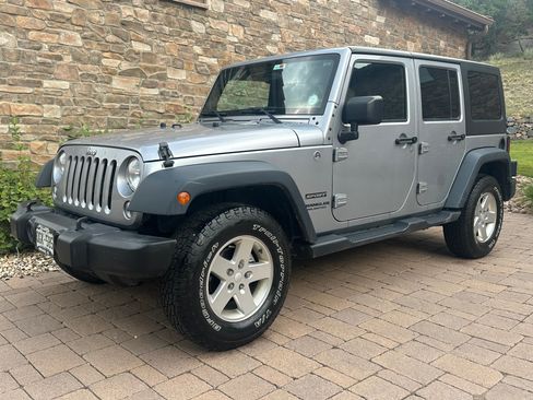 Used 2015 Jeep Wrangler Unlimited Sport w/ Quick Order Package 24S AWD/4WD image 1