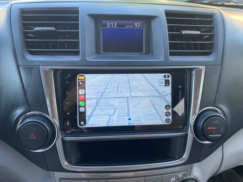 Used 2013 Toyota Highlander SE FWD image 5