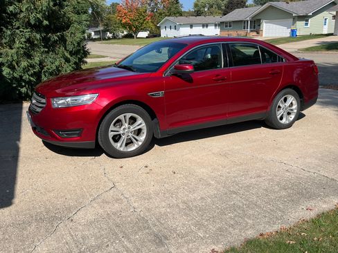 Used 2013 Ford Taurus SEL image 1