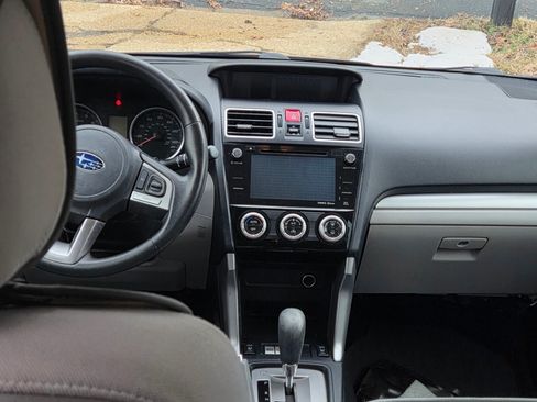 Used 2018 Subaru Forester 2.5i Premium w/ All-Weather Package image 11