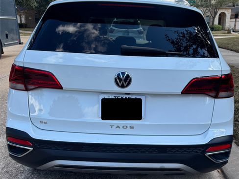 Used 2022 Volkswagen Taos SE image 4