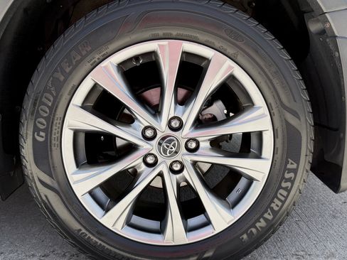 Used 2016 Toyota RAV4 Limited AWD/4WD image 12
