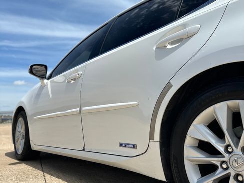 Used 2013 Lexus ES 300h w/ Luxury Pkg FWD image 22