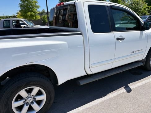 Used 2011 Nissan Titan SV w/ SV Value Truck Pkg AWD/4WD image 9