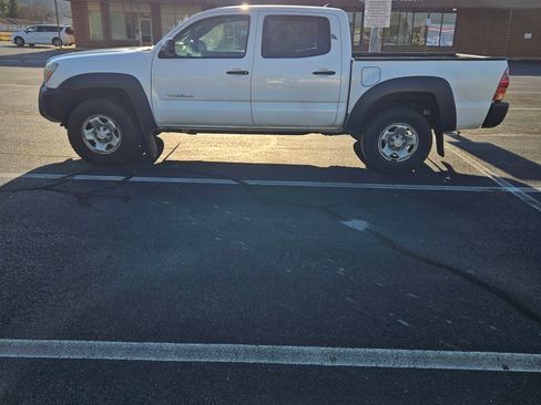 Used 2012 Toyota Tacoma PreRunner image 4