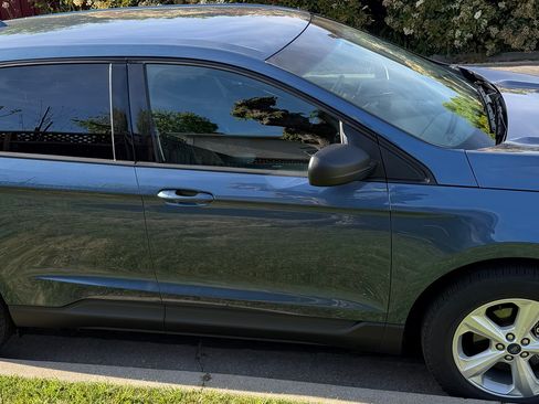 Used 2018 Ford Edge SE image 10