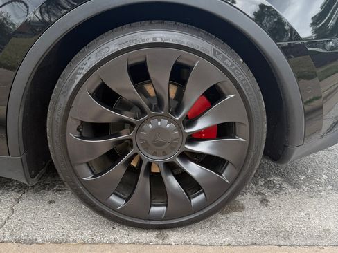 Used 2022 Tesla Model Y Performance image 14